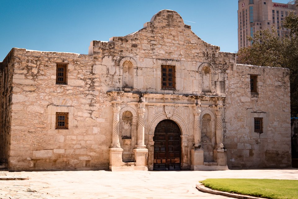 Historic Alamo church facade in San Antonio, Texas